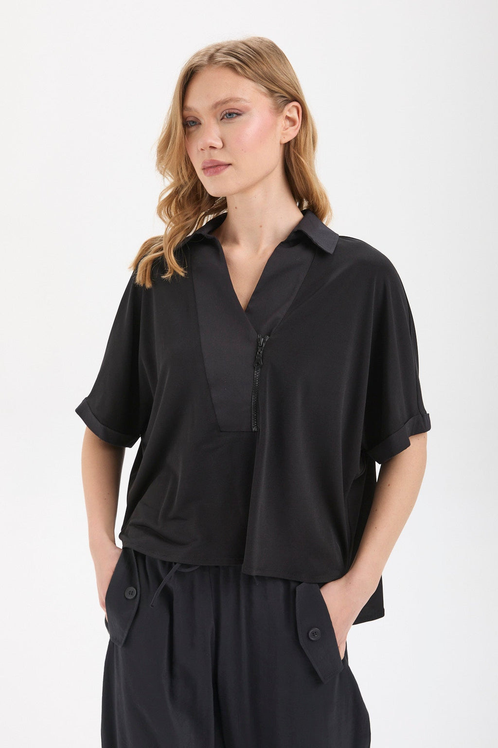 Kadın siyah bluz – REID Fermuarlı Yaka Bluz | IMBUE color:siyah