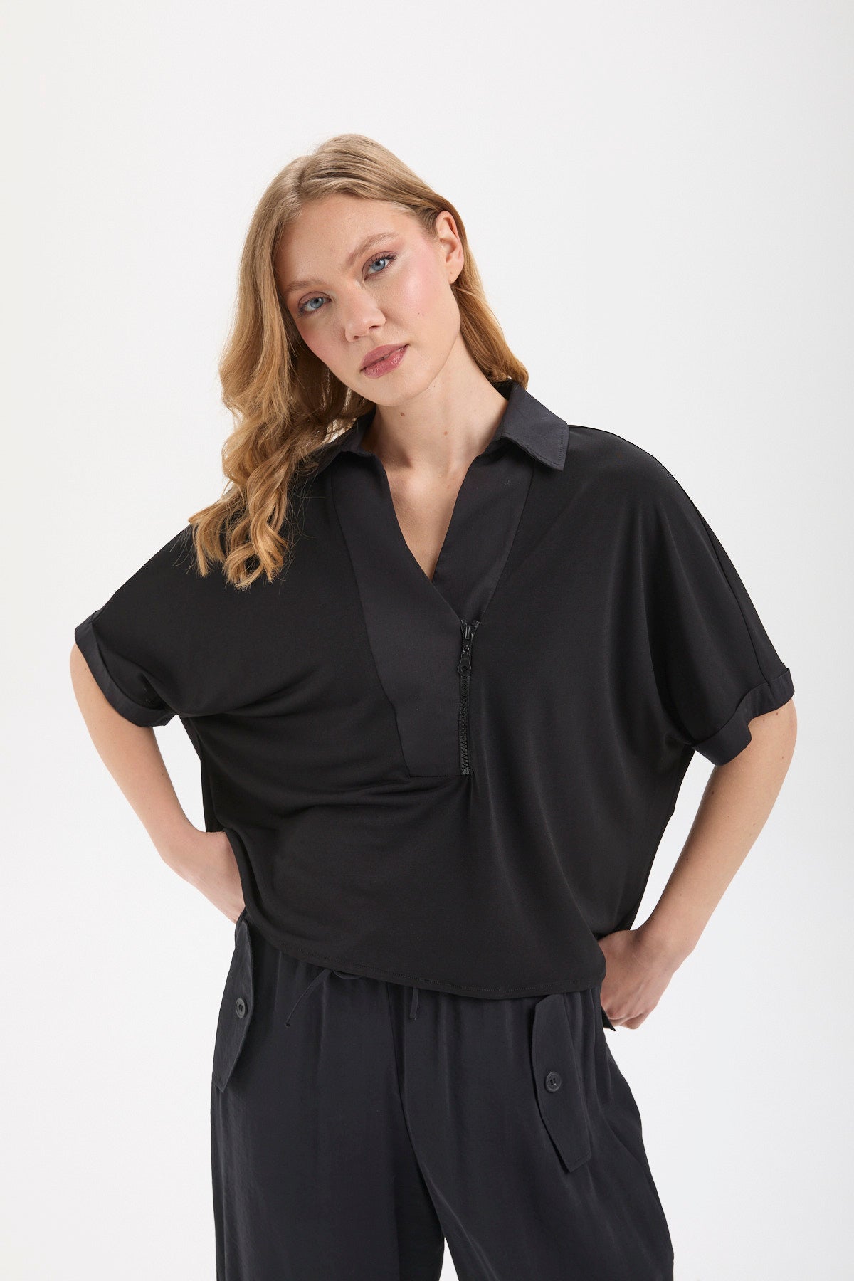 Kadın siyah bluz – REID Fermuarlı Yaka Bluz | IMBUE color:siyah