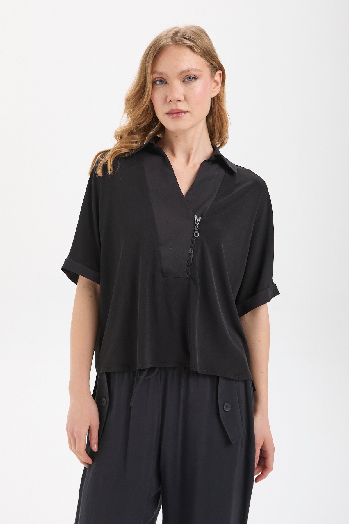 Kadın siyah bluz – REID Fermuarlı Yaka Bluz | IMBUE color:siyah