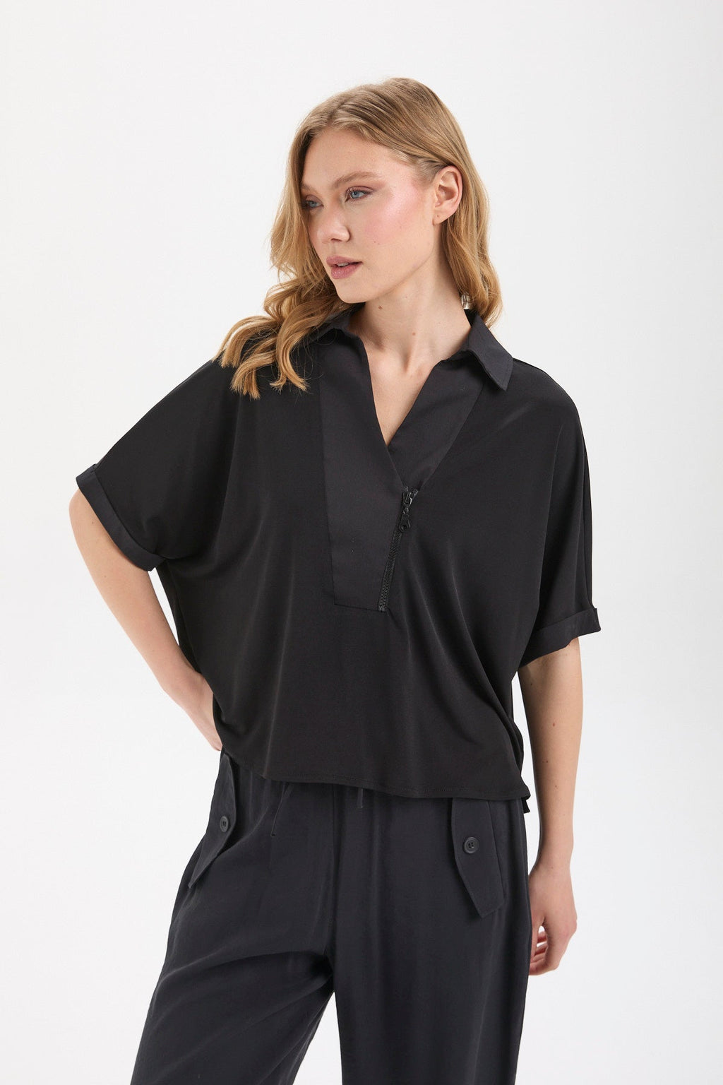 Kadın siyah bluz – REID Fermuarlı Yaka Bluz | IMBUE color:siyah