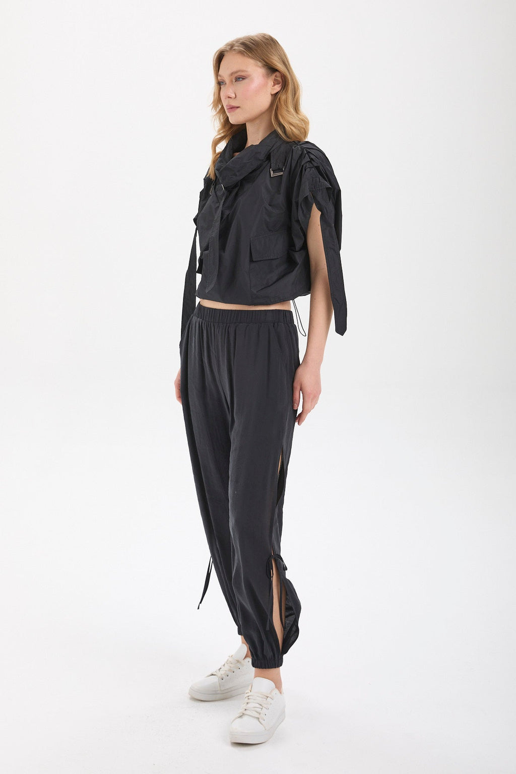 Kadın siyah bluz – RECON Teknik Crop Top | IMBUE color:siyah