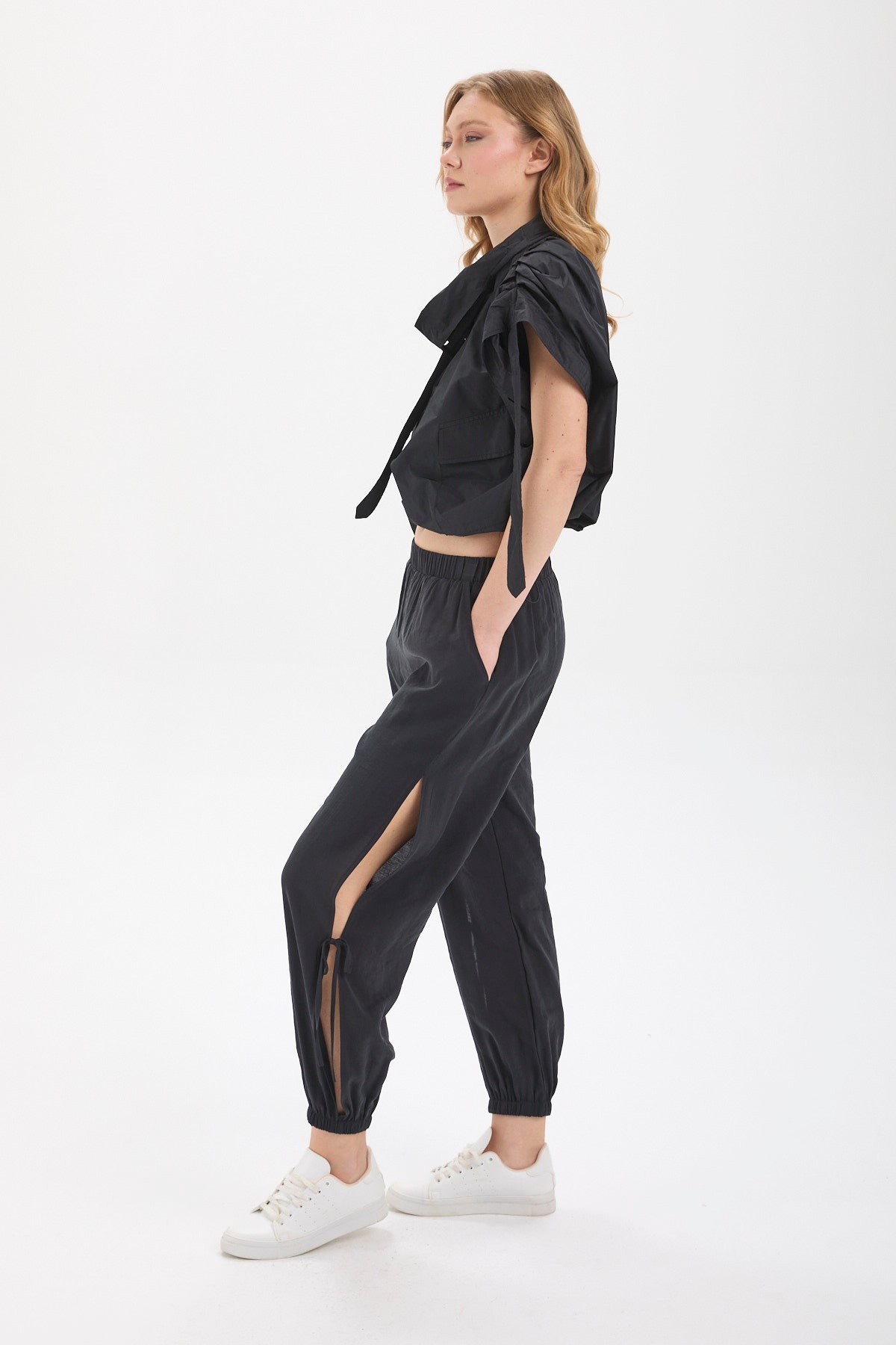 Kadın siyah bluz – RECON Teknik Crop Top | IMBUE color:siyah