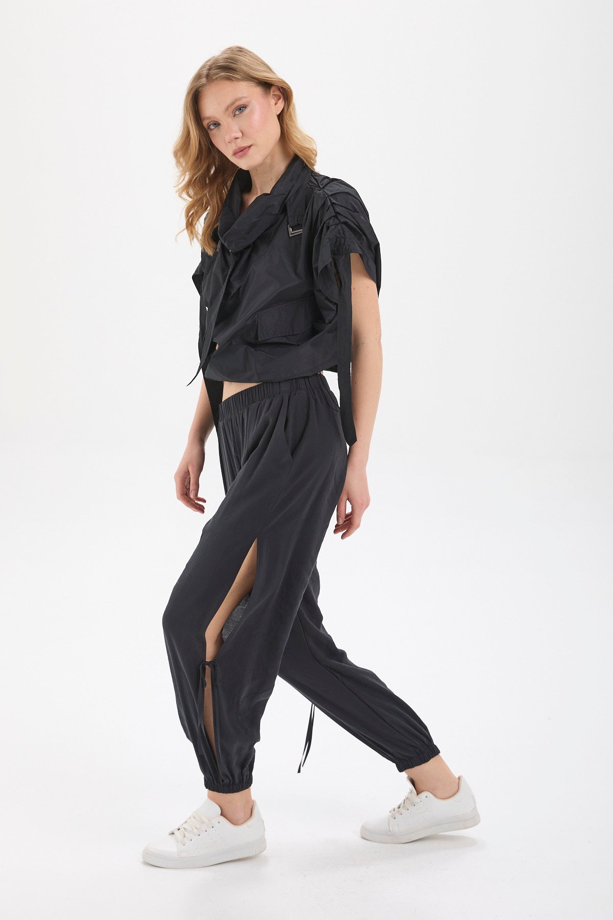 Kadın siyah bluz – RECON Teknik Crop Top | IMBUE color:siyah