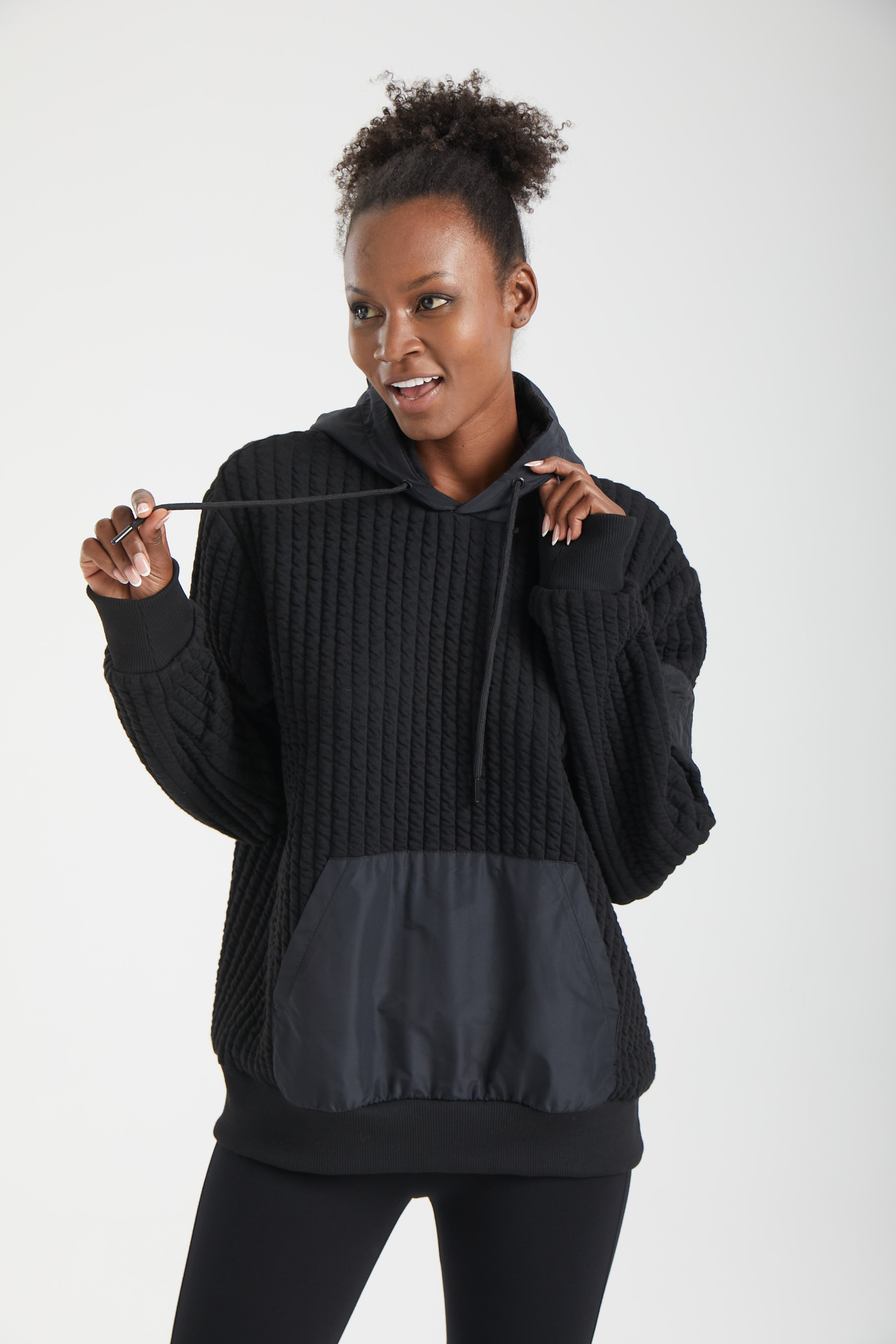 Kadın siyah sweatshirt – MATRIX Dokulu Kapüşonlu Sweatshirt | IMBUE color:siyah