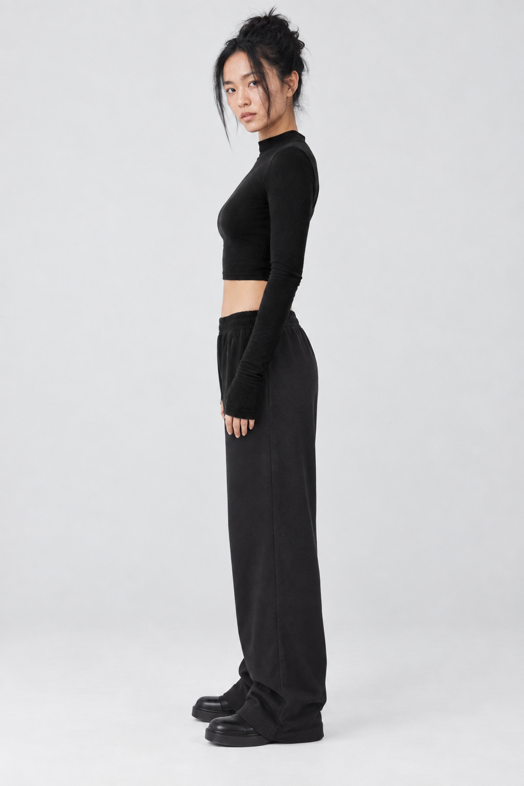 Dik Yaka Parmak Geçişli Siyah Crop Bluz - [color:siyah]