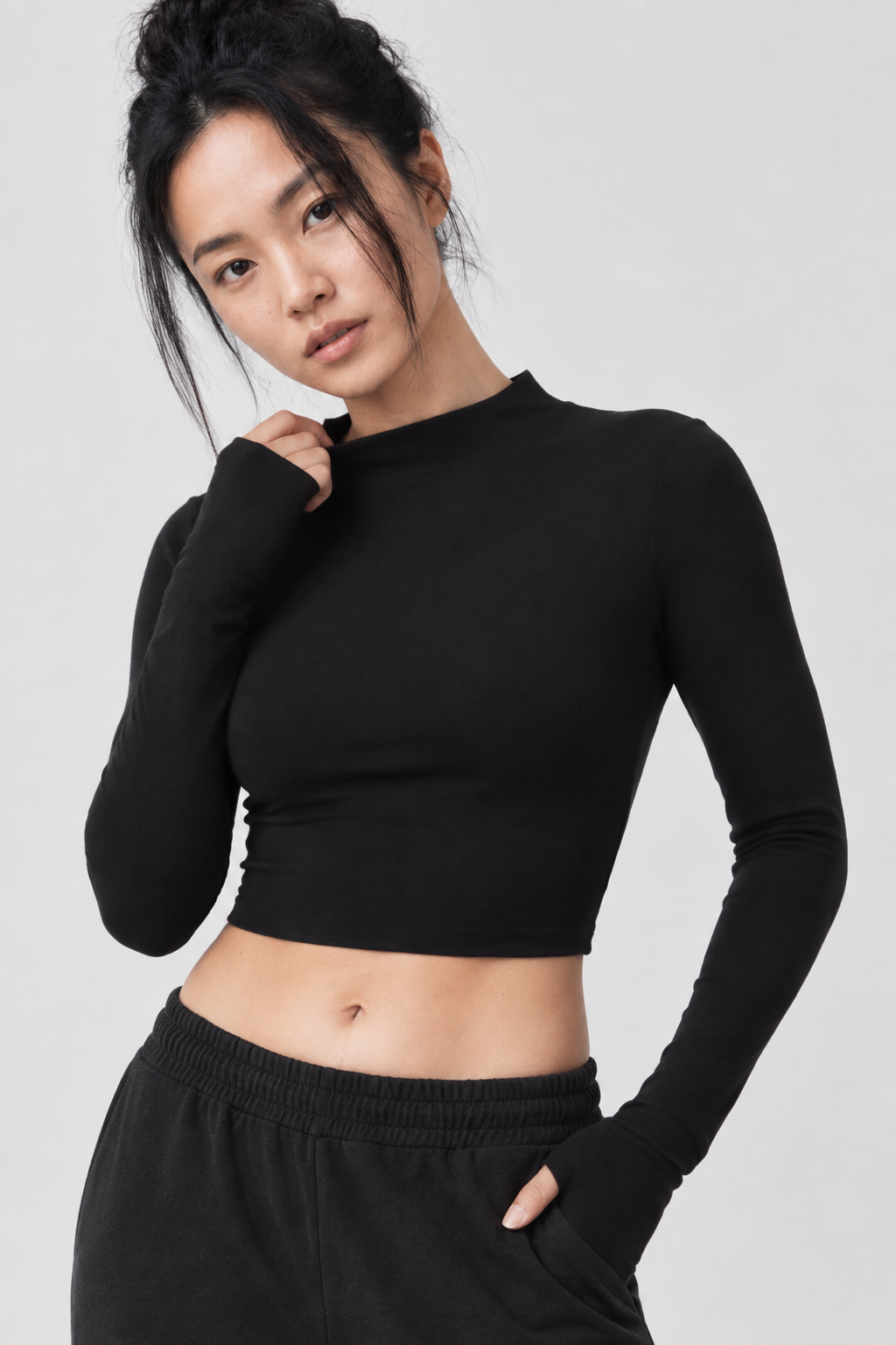 Dik Yaka Parmak Geçişli Siyah Crop Bluz - [color:siyah]