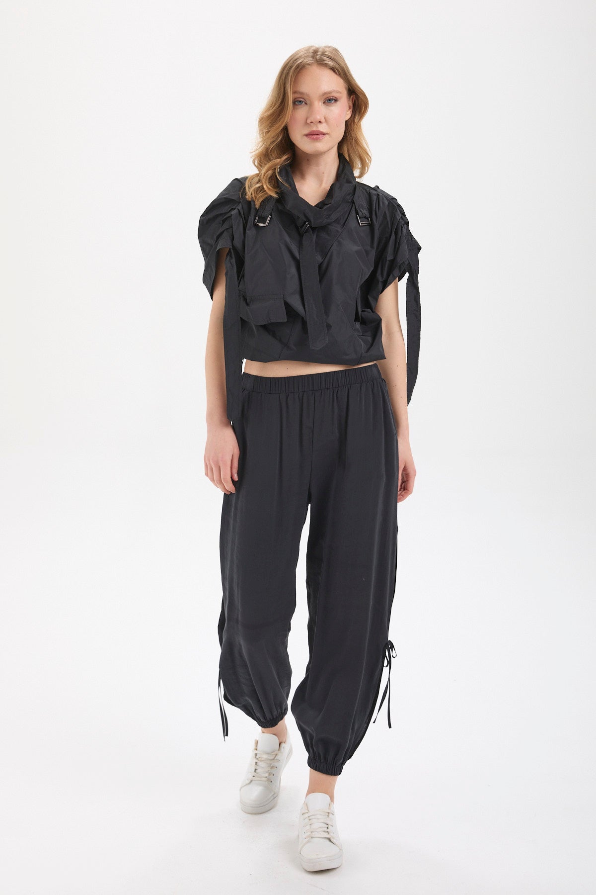 Kadın siyah pantolon – LYRA Yırtmaçlı Jogger Pantolon | IMBUE color:siyah