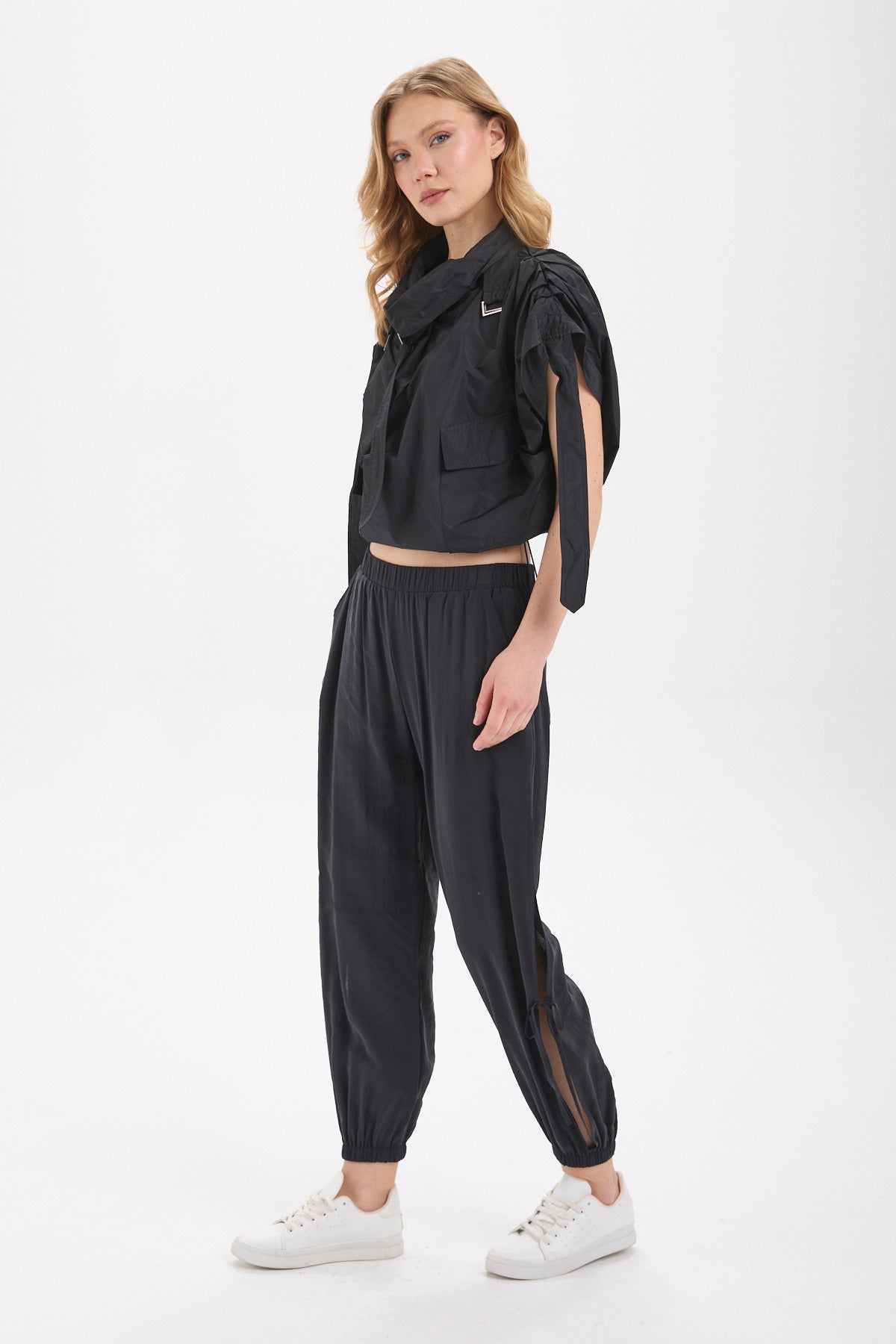 Kadın siyah pantolon – LYRA Yırtmaçlı Jogger Pantolon | IMBUE color:siyah