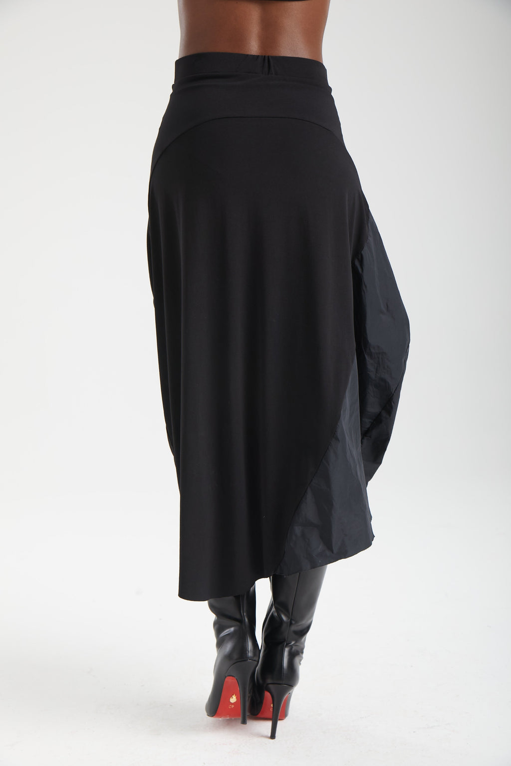 Kadın siyah etek – AVA Yapısal Asimetrik Etek | IMBUE color:siyah