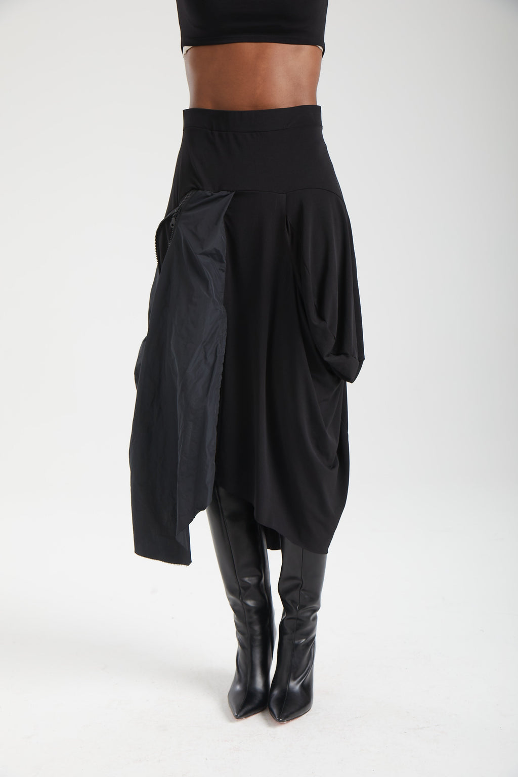 Kadın siyah etek – AVA Yapısal Asimetrik Etek | IMBUE color:siyah