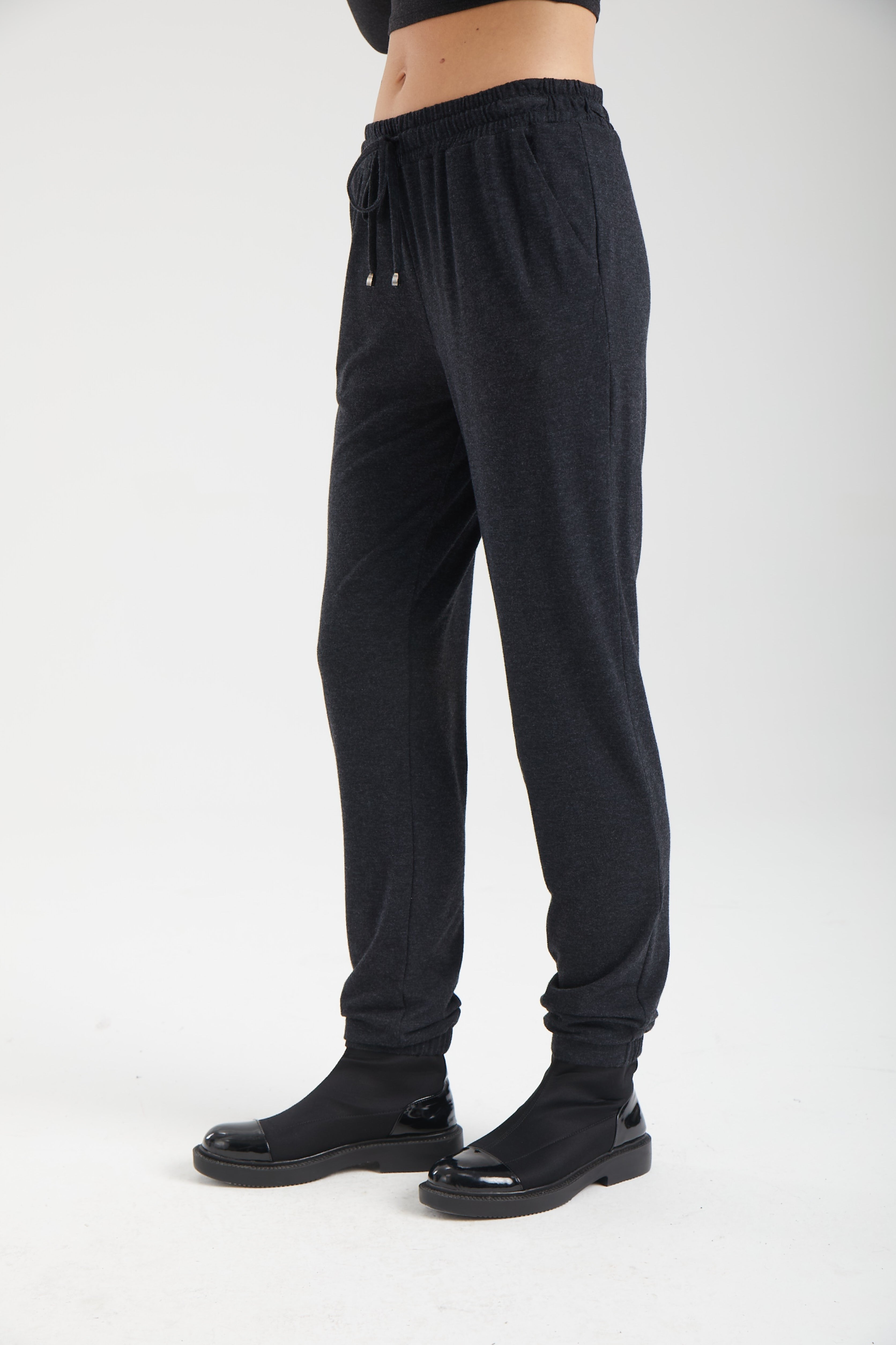 Kadın siyah pantolon – ELARA Dökümlü Pantolon | IMBUE color:siyah