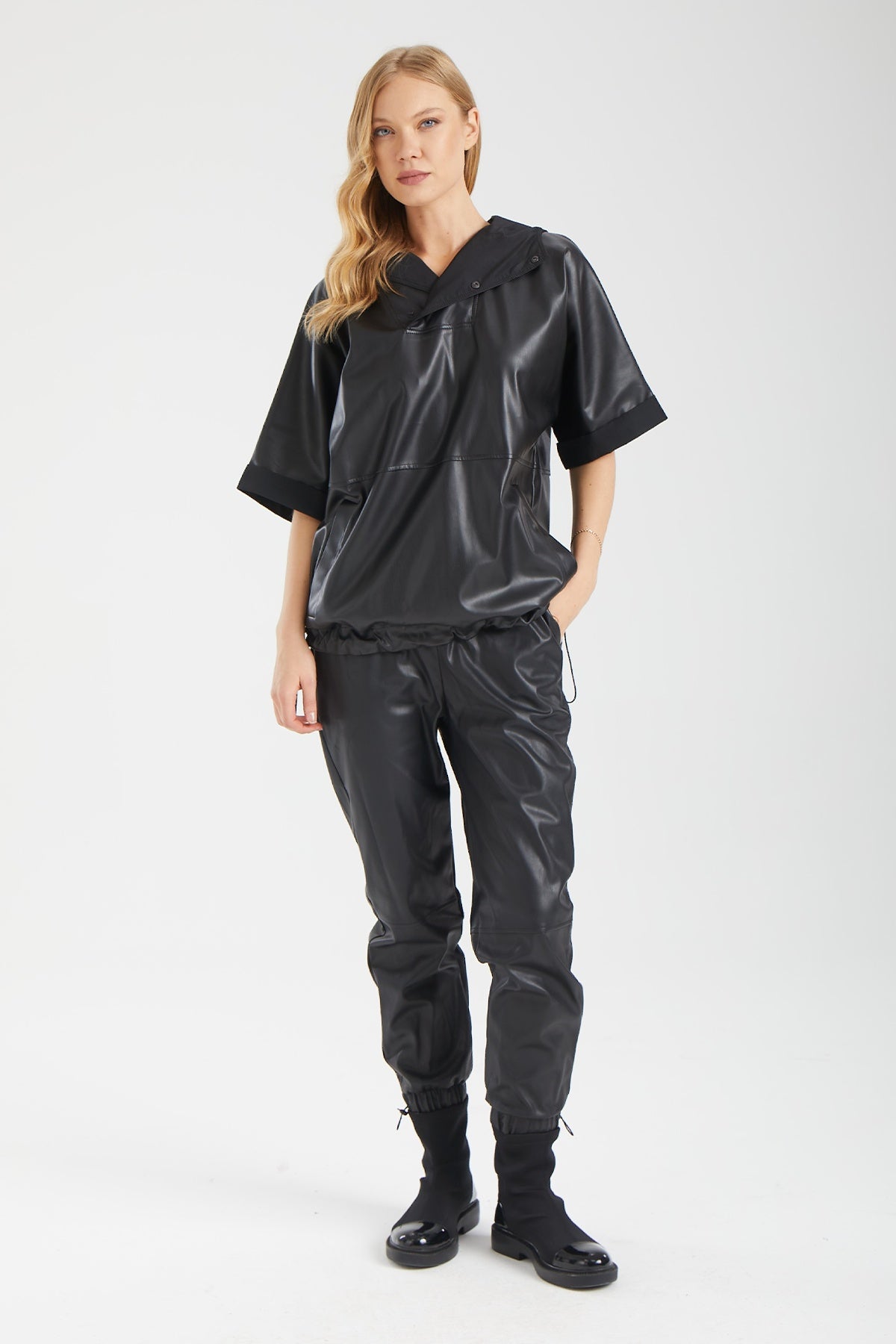 Kadın siyah pantolon – KINETIC Vegan Deri Pantolon | IMBUE color:siyah