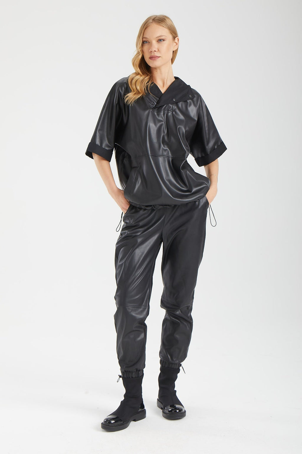 Kadın siyah pantolon – KINETIC Vegan Deri Pantolon | IMBUE color:siyah