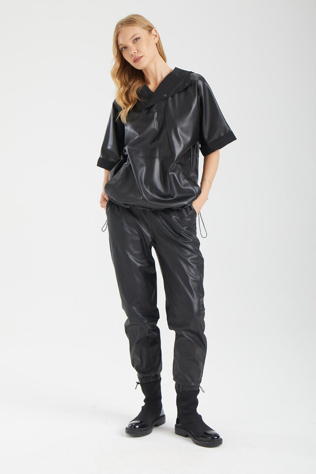 Kadın siyah pantolon – KINETIC Vegan Deri Pantolon | IMBUE color:siyah