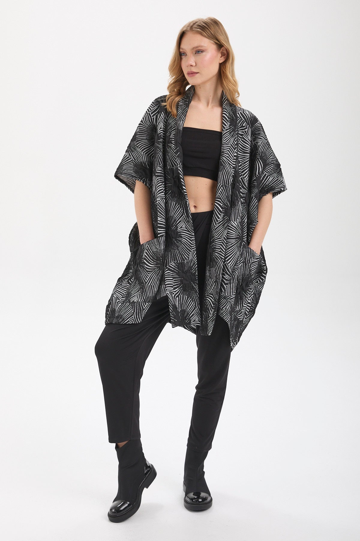Kadın siyah kimono & kaftan – ZOLA Grafik Kimono | IMBUE color:siyah