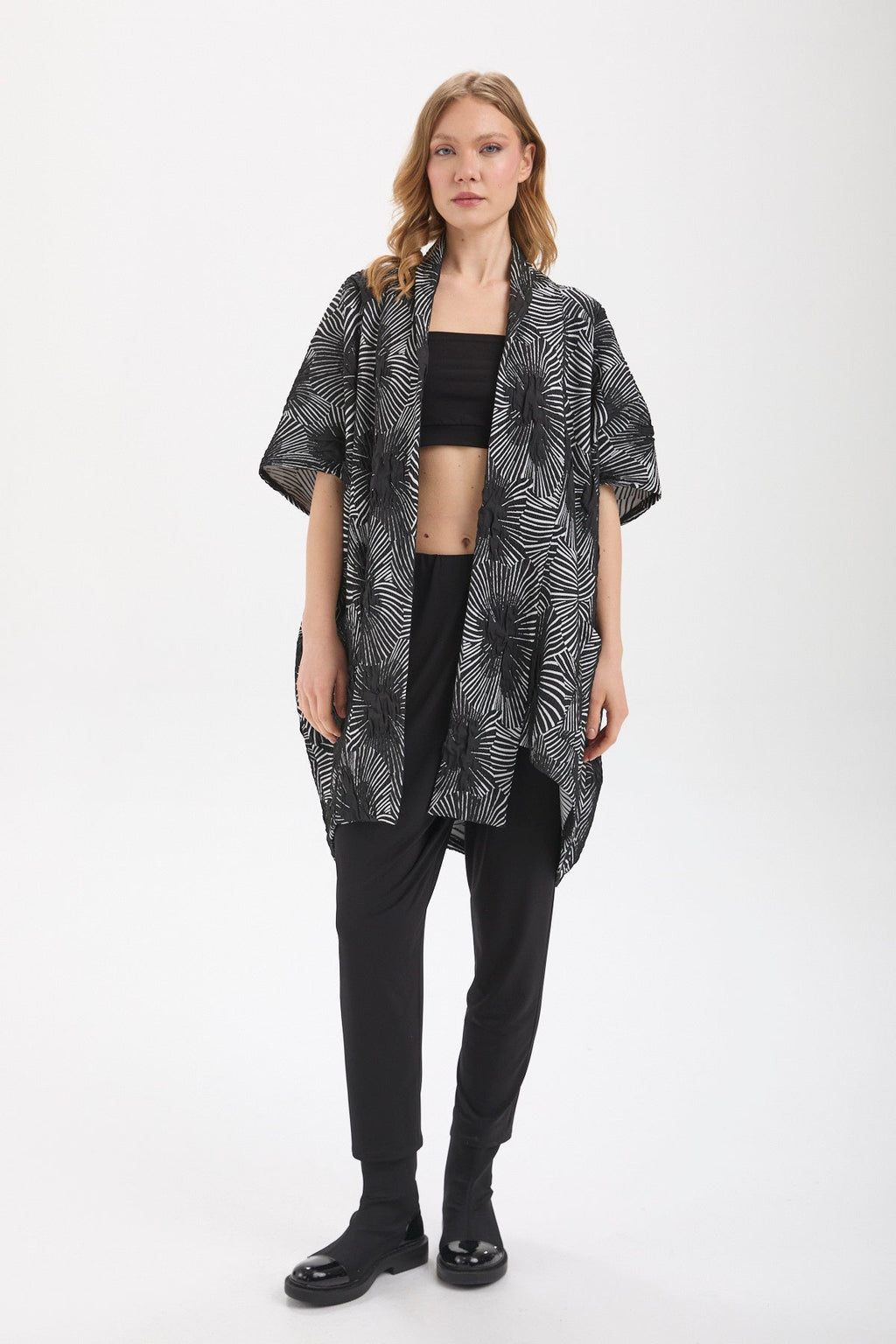 Kadın siyah kimono & kaftan – ZOLA Grafik Kimono | IMBUE color:siyah