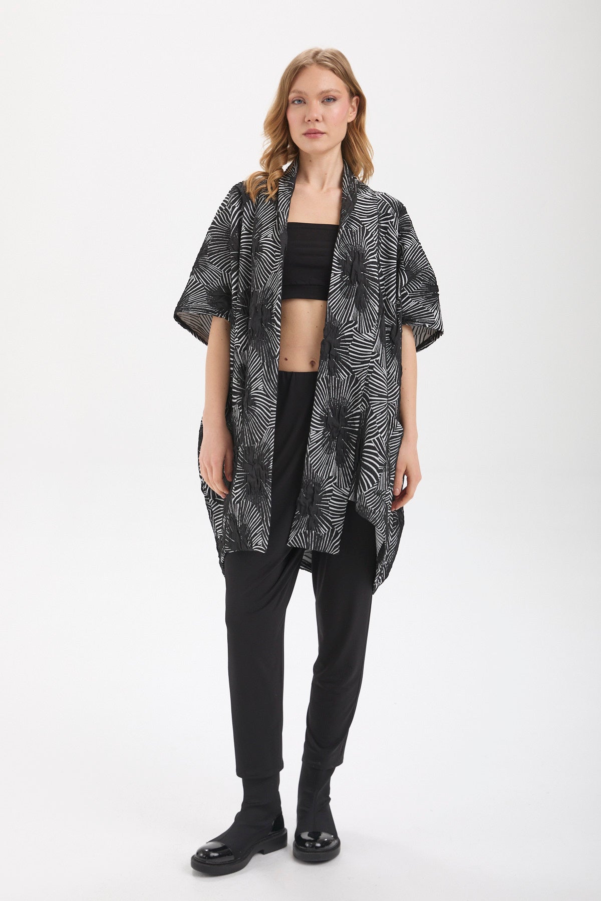 Kadın siyah kimono & kaftan – ZOLA Grafik Kimono | IMBUE color:siyah