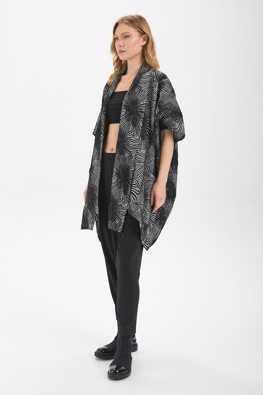 Kadın siyah kimono & kaftan – ZOLA Grafik Kimono | IMBUE color:siyah