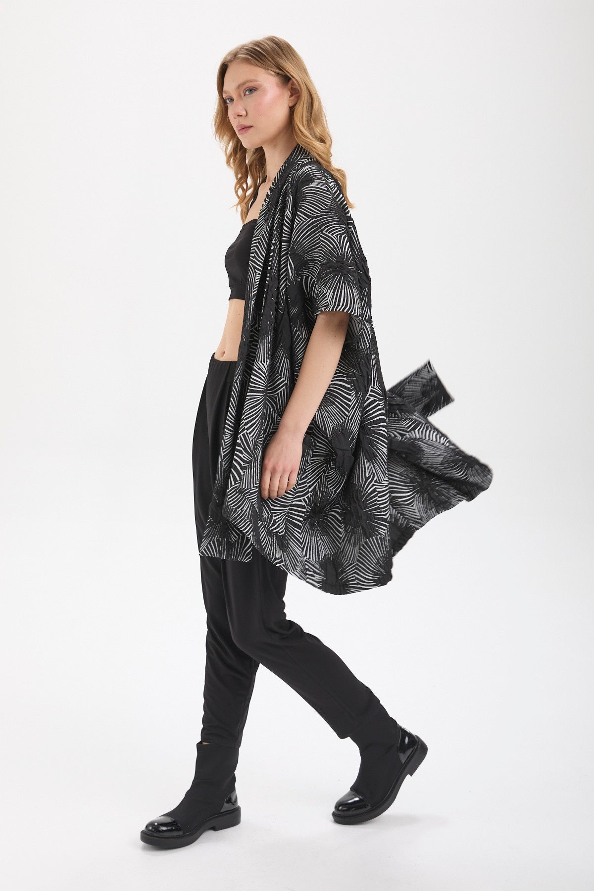 Kadın siyah kimono & kaftan – ZOLA Grafik Kimono | IMBUE color:siyah