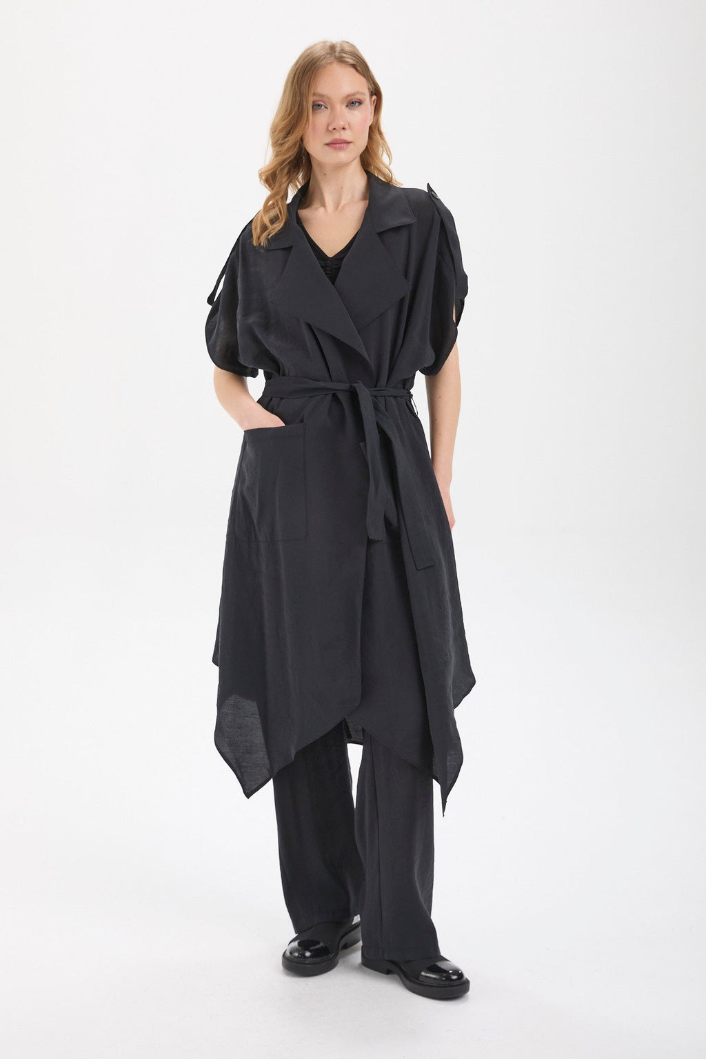Kadın siyah kimono & kaftan – ARC Asimetrik Trenç Yelek | IMBUE color:siyah