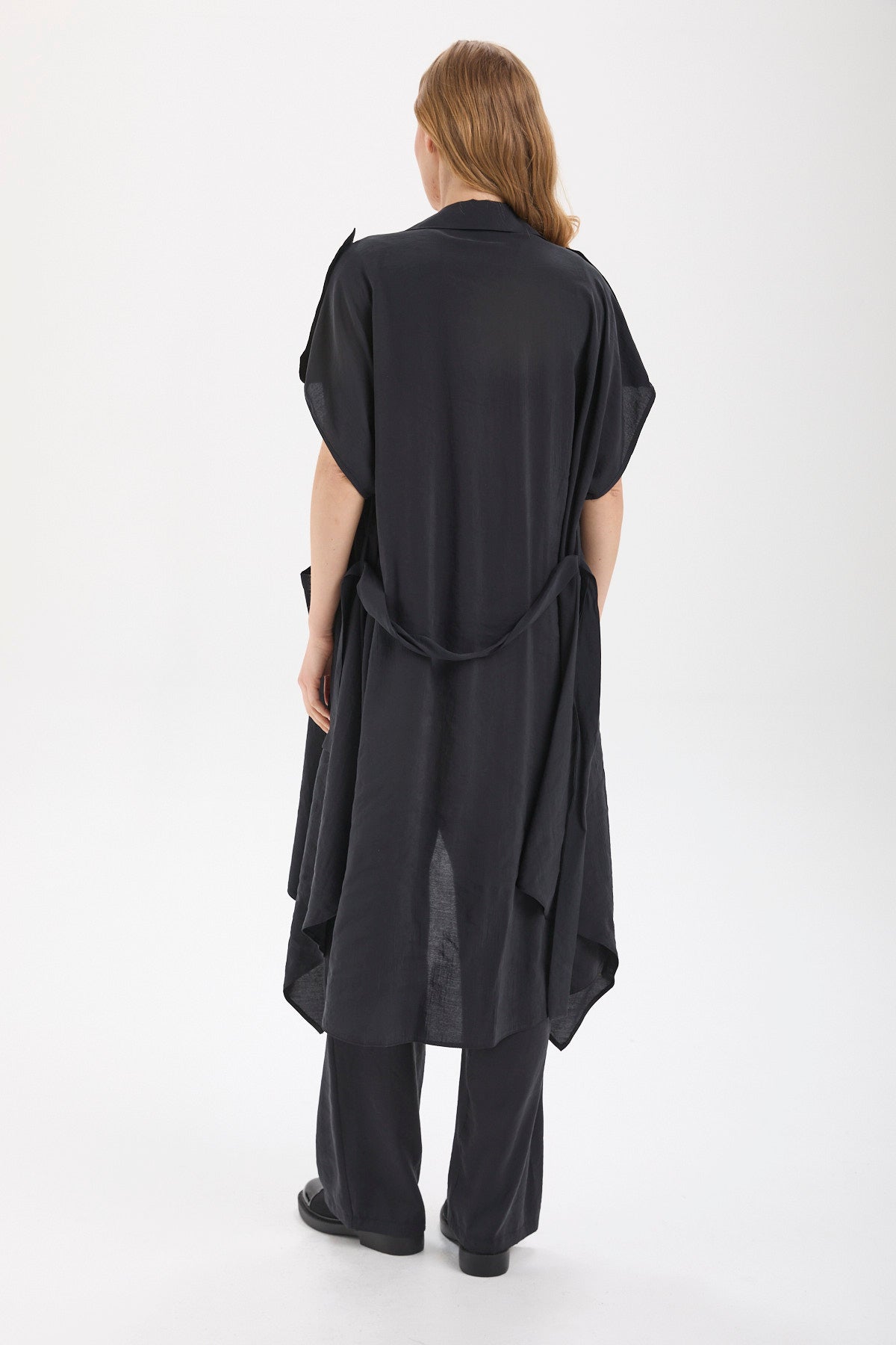 Kadın siyah kimono & kaftan – ARC Asimetrik Trenç Yelek | IMBUE color:siyah