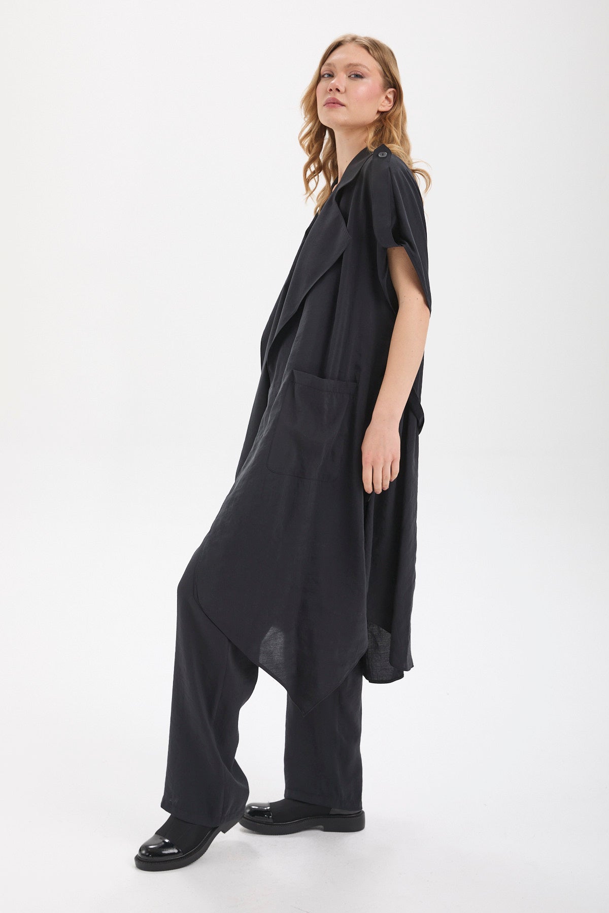 Kadın siyah kimono & kaftan – ARC Asimetrik Trenç Yelek | IMBUE color:siyah