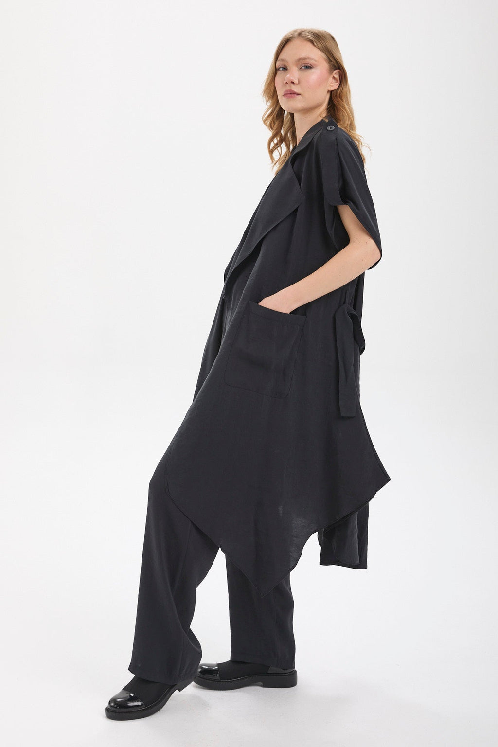Kadın siyah kimono & kaftan – ARC Asimetrik Trenç Yelek | IMBUE color:siyah