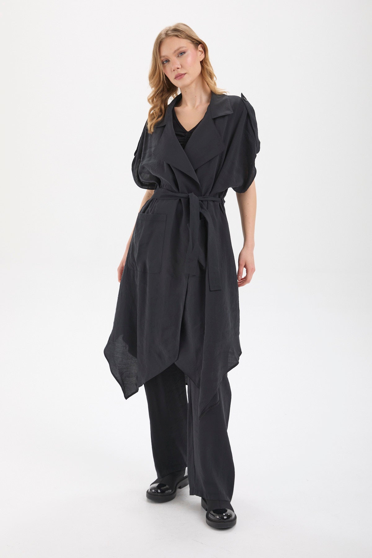 Kadın siyah kimono & kaftan – ARC Asimetrik Trenç Yelek | IMBUE color:siyah