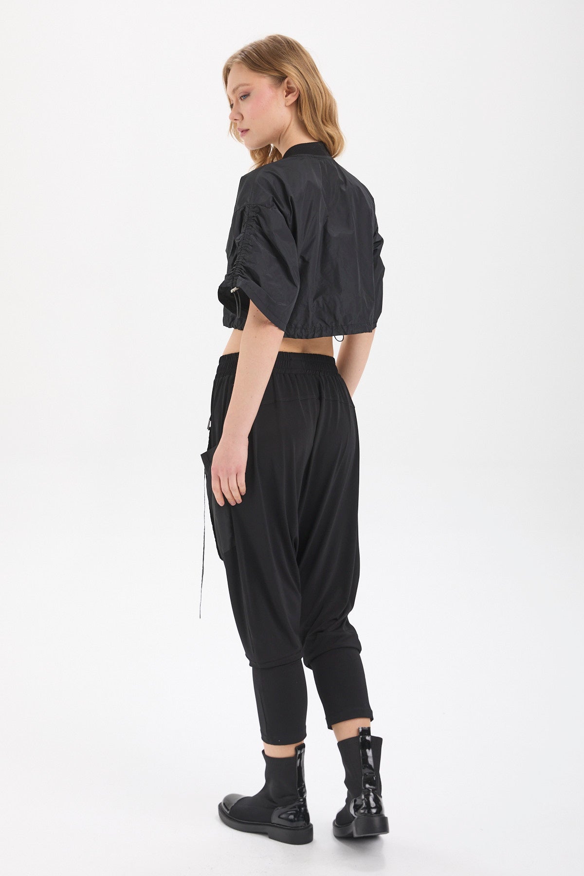 Kadın siyah ceket – CYGNUS Büzgülü Kol Crop Bomber Ceket | IMBUE color:siyah