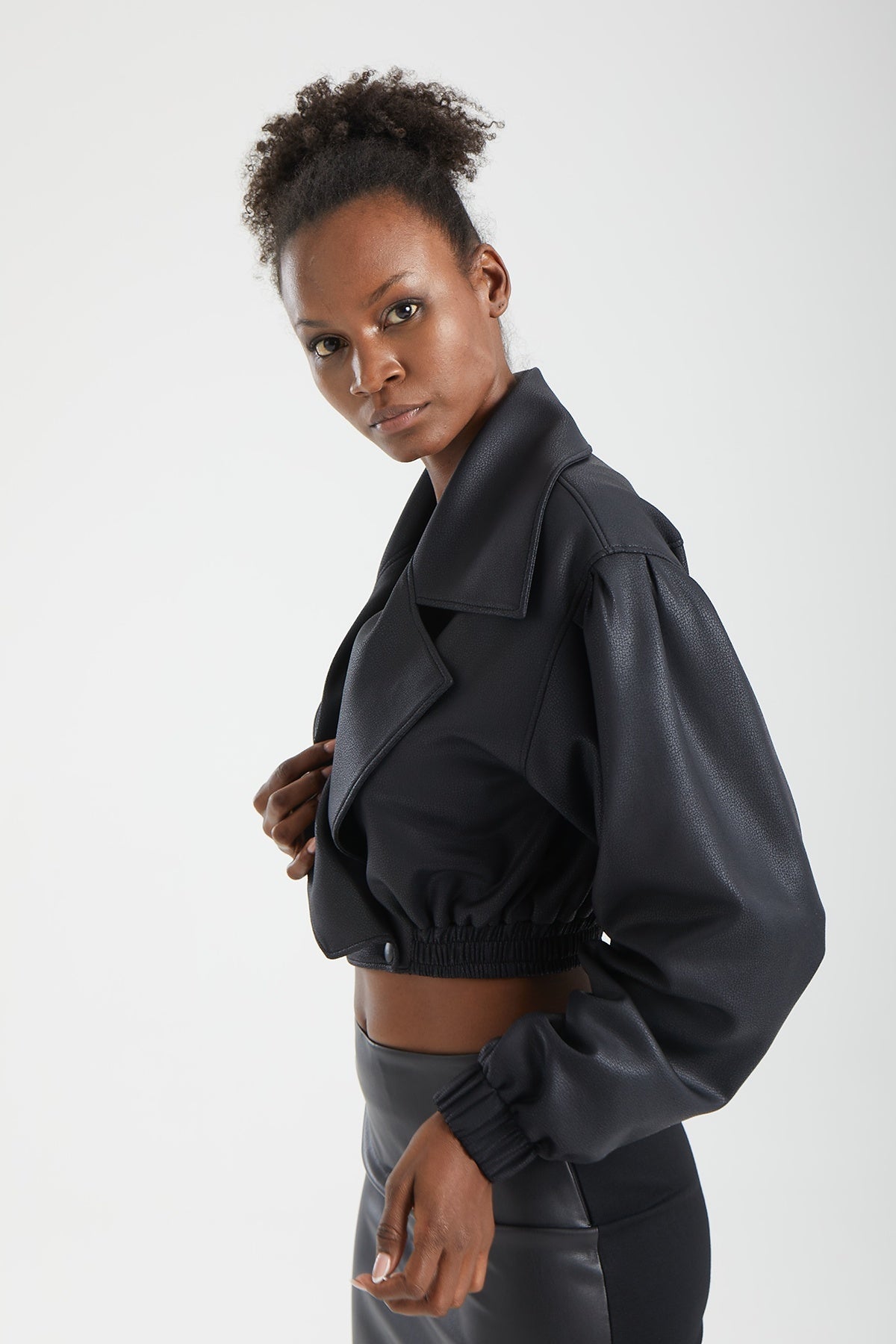 Kadın siyah ceket – ERIS Yapısal Kol Ceket | IMBUE color:siyah