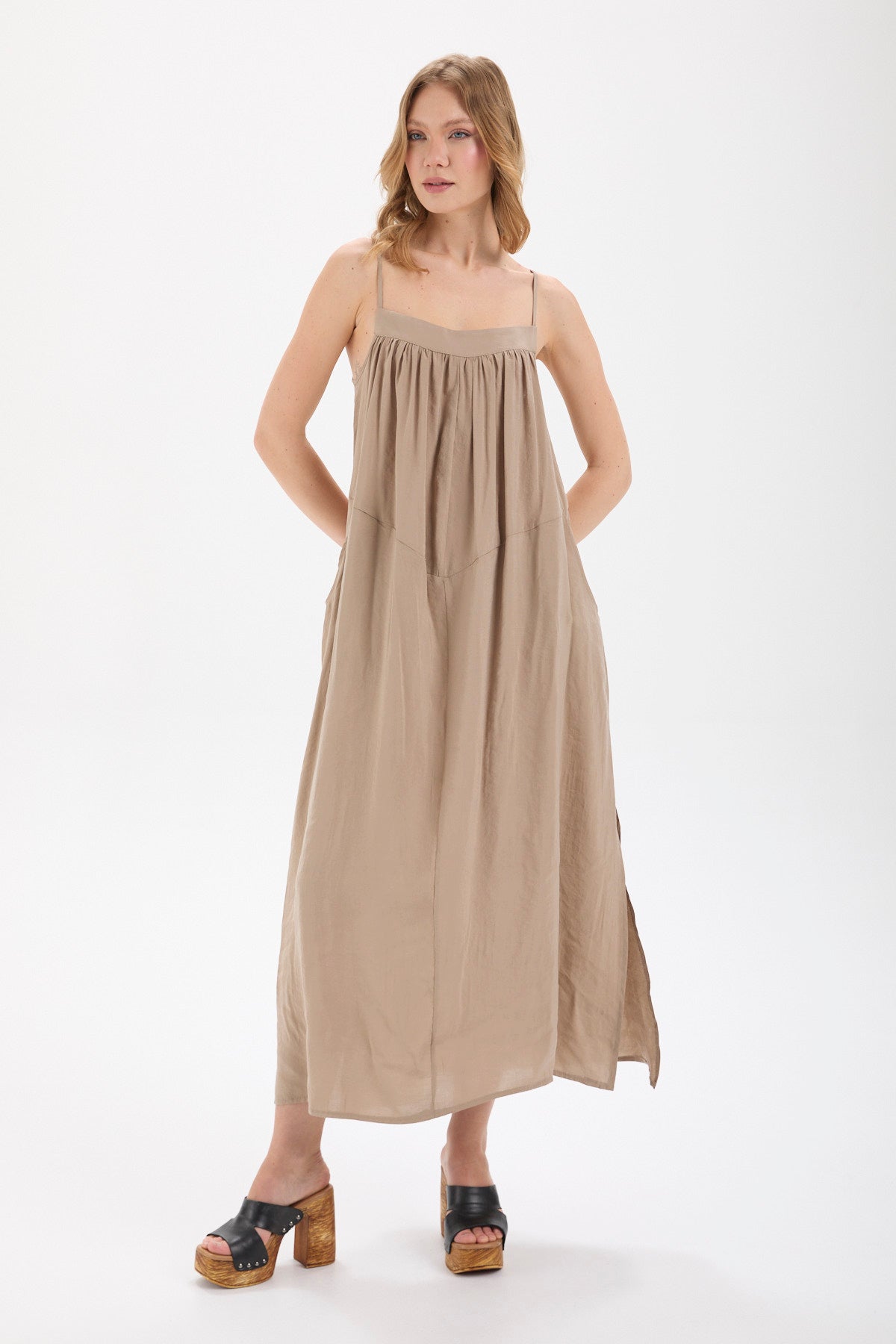 Kadın bej elbise – ELYSE Dökümlü Maxi Elbise | IMBUE [color:bej]