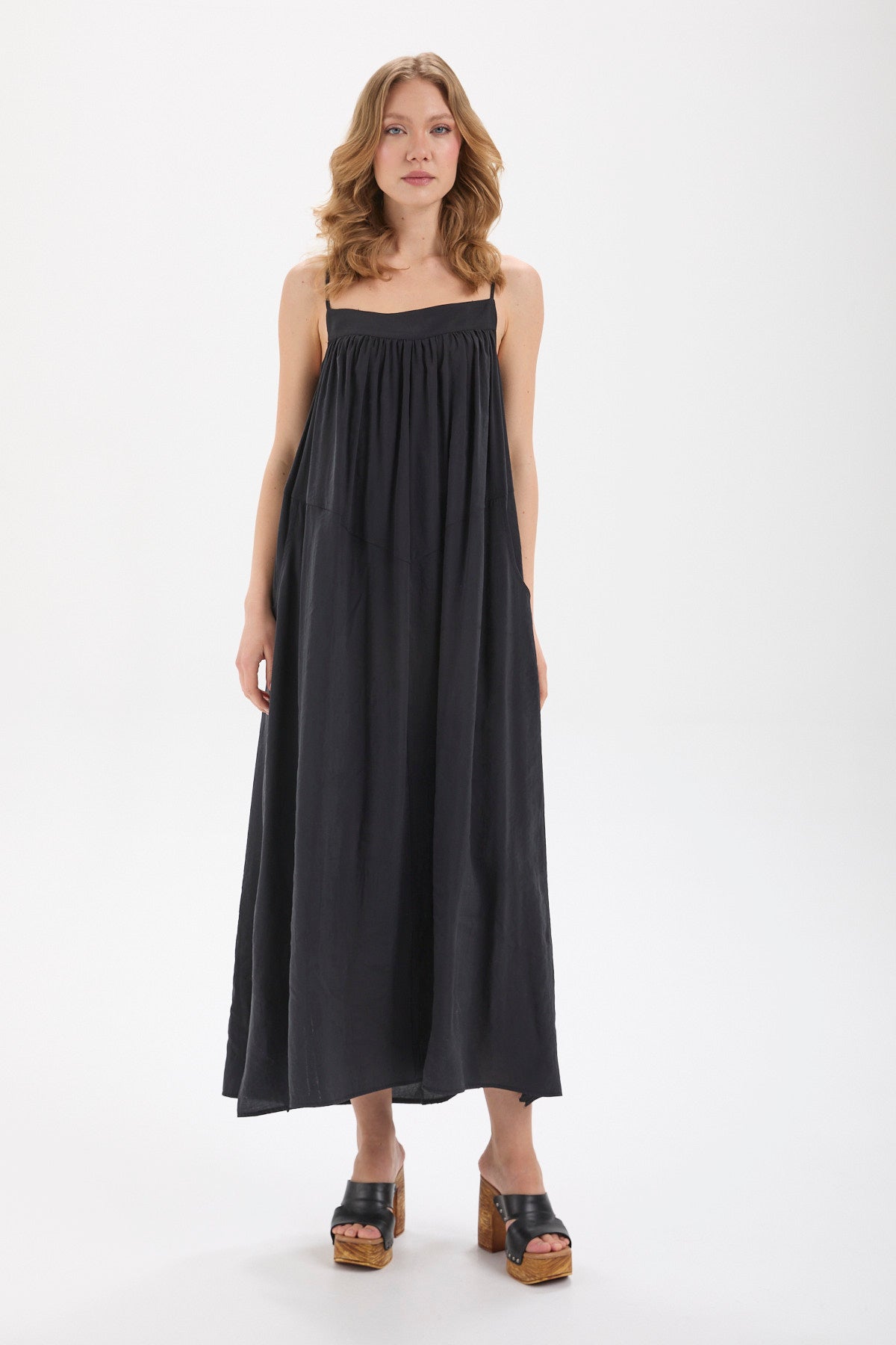 Kadın siyah elbise – ELYSE Dökümlü Maxi Elbise | IMBUE [color:siyah]