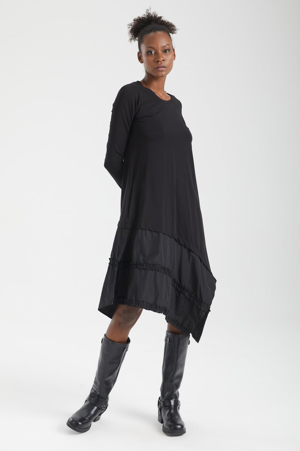 Kadın siyah elbise – FREYA Hareketli Etek Ucu Elbise | IMBUE color:siyah